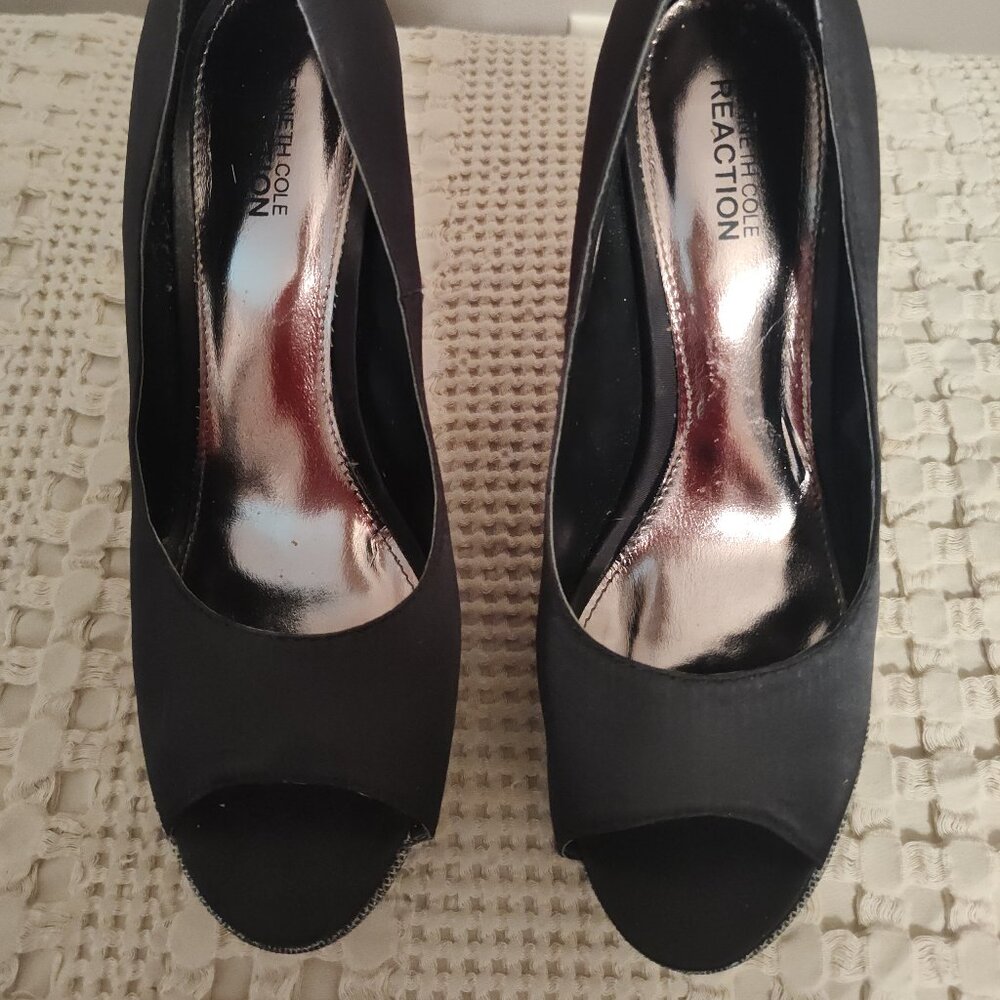 Kenneth Cole Reaction Last Hour Glitter Peep Toe Heels